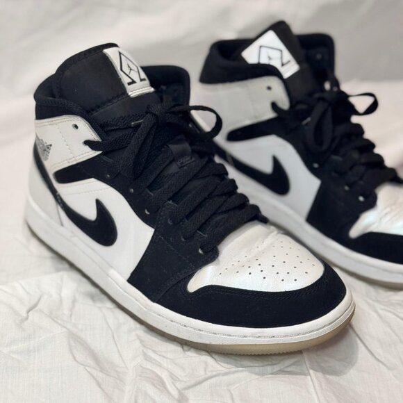 Nike Air Jordan 1 Mid SE \